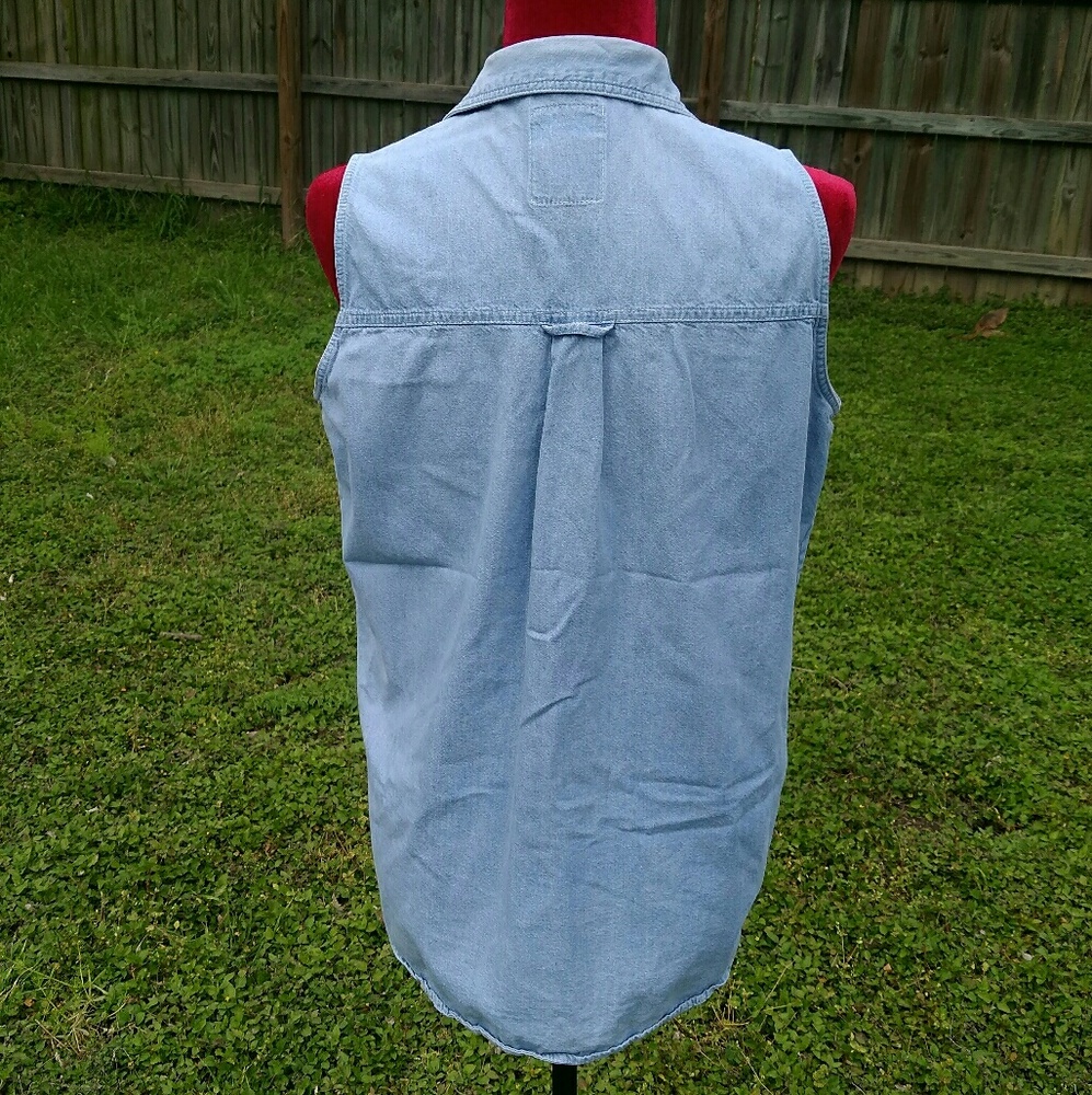 Button Down top - Picture 2 of 4